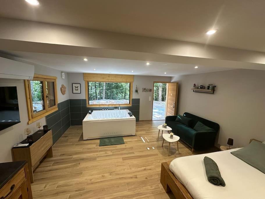 Jacuzzi En Foret L'Esperou Exterior photo
