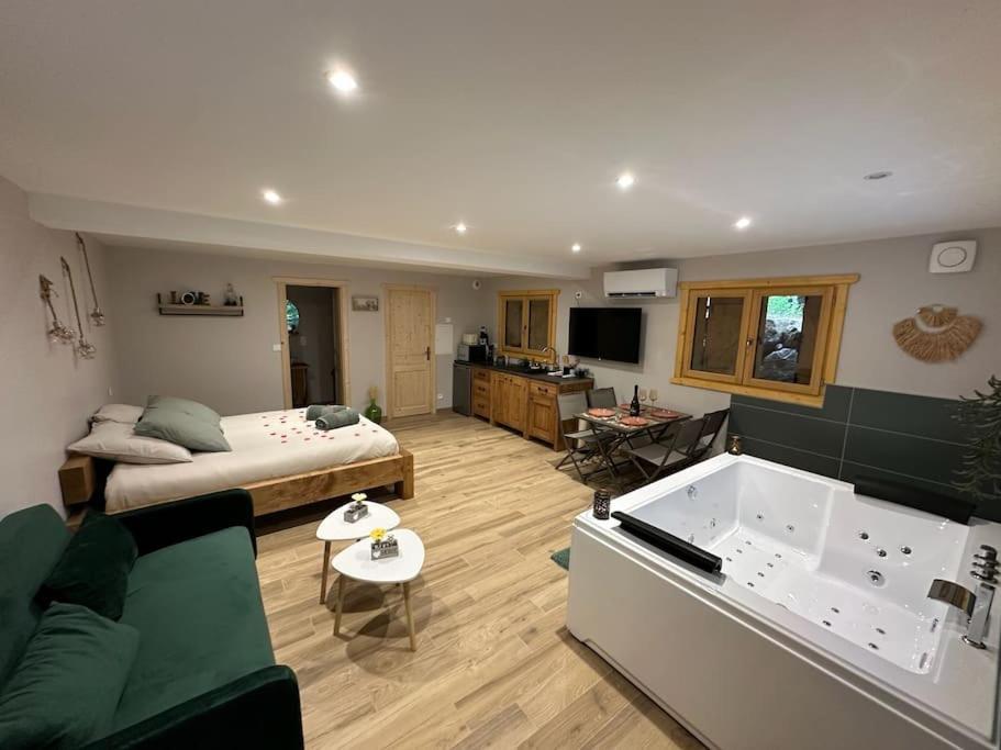 Jacuzzi En Foret L'Esperou Exterior photo