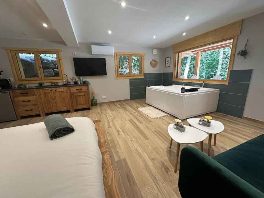 Jacuzzi En Foret L'Esperou Exterior photo
