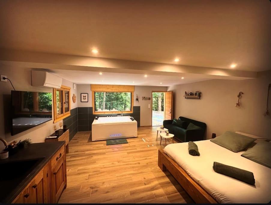 Jacuzzi En Foret L'Esperou Exterior photo
